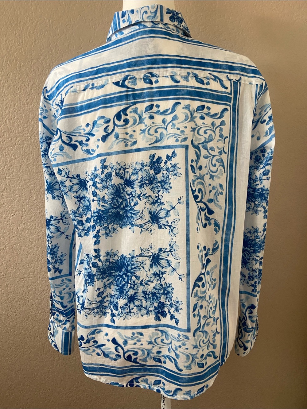 Calypso St. Barth White and Blue Floral Button-Down Shirt, size S - Picture 5 of 15
